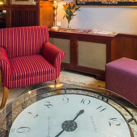Отель The Golden Wheel 4*