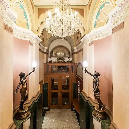 Bohemia Plaza Hotel 4*