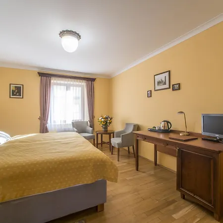 فندق Cerny Slon 4*