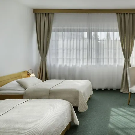 Oya 3* Prague