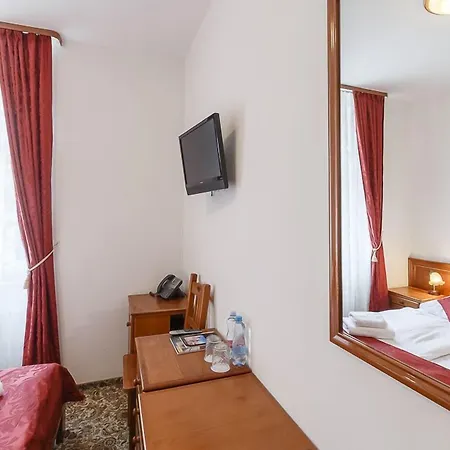 Hotel Liliova Old Town 4*