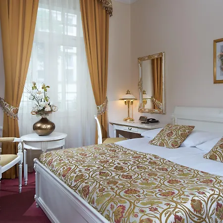 Alqush Downtown 4*