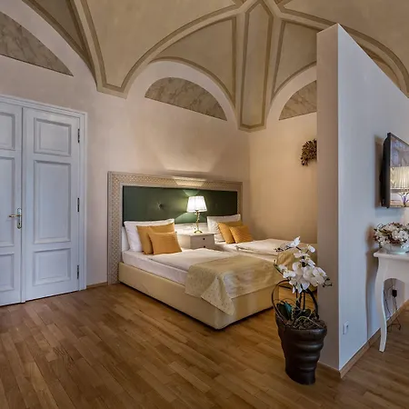 Little King U Malvaze Hotel 4*