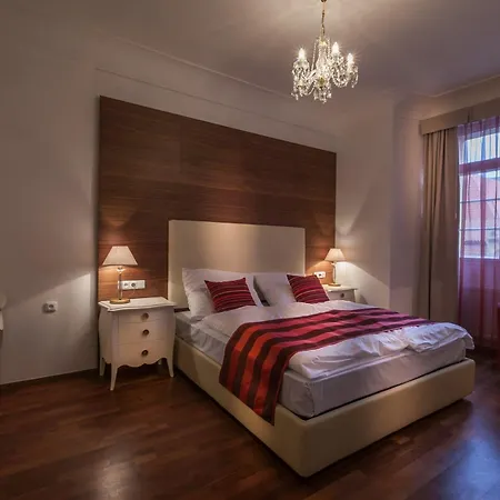 Hotel Little King U Malvaze 4*