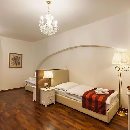 Hotel Little King U Malvaze