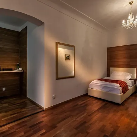 Hotel Little King U Malvaze
