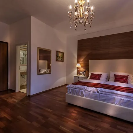 Little King U Malvaze Hotel