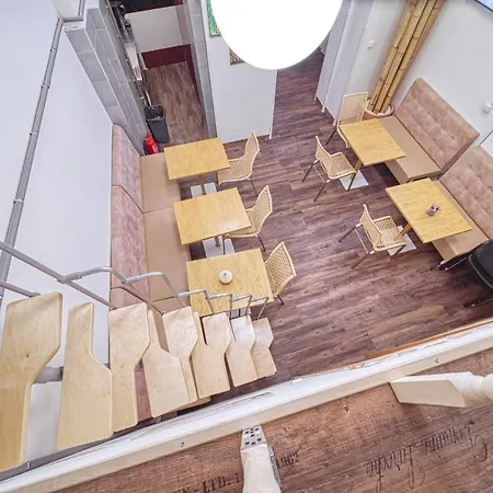 Orange Hostel *