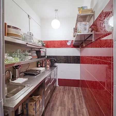 Orange Hostal *