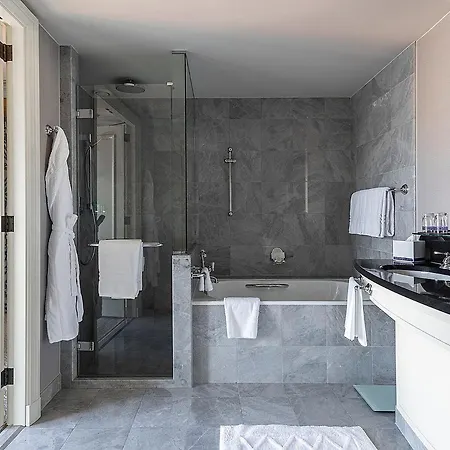 Four Seasons Hotel 5*