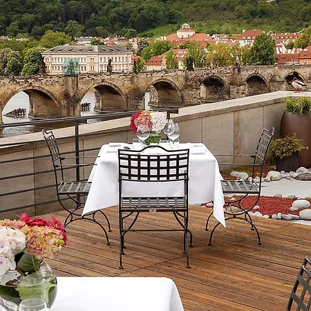 Four Seasons Hotel