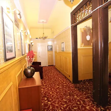Hotell Old 3*