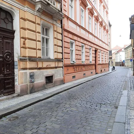 Downtown Minimalistic In Flatshare Homestay Prague