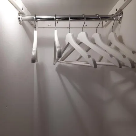 Downtown Minimalistic In Flatshare