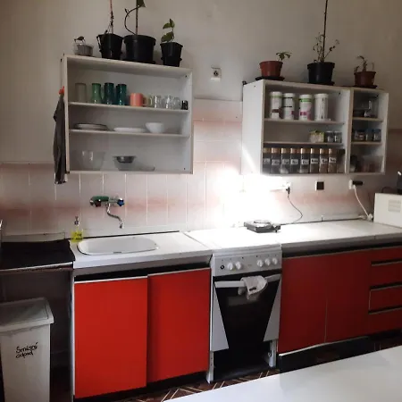 Downtown Minimalistic In Flatshare *