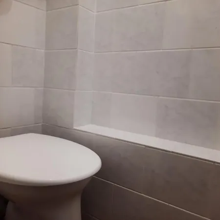 Homestay Downtown Minimalistic In Flatshare *