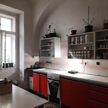 Homestay Downtown Minimalistic In Flatshare