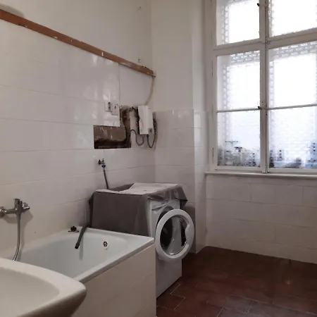 Downtown Minimalistic In Flatshare Homestay Prague