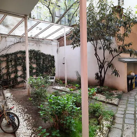 Downtown Minimalistic In Flatshare Homestay *