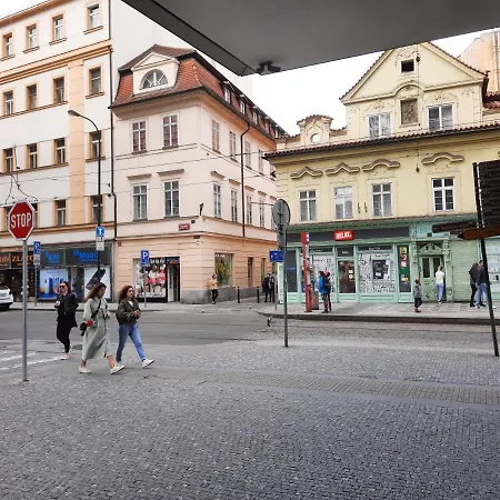 Downtown Minimalistic In Flatshare Prague