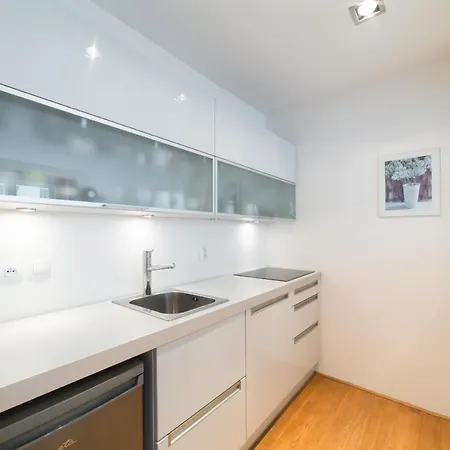 Hastal Gallery Apartment *