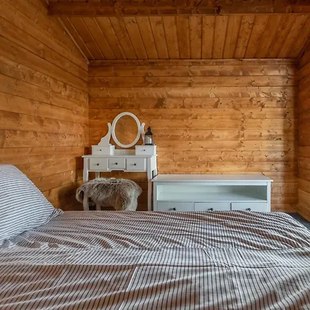 Seberak - V Chatickach A V Luxusnich Stanech Luxe tent *