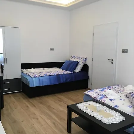 Diplomat Homestay *