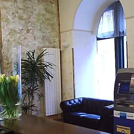 1 Hotel 4*