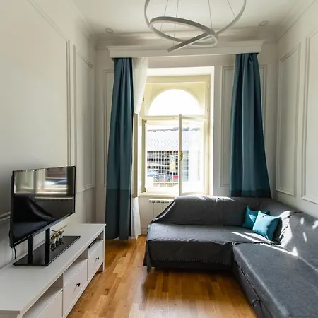 Apartment Live With A Fantastic View In The Center *