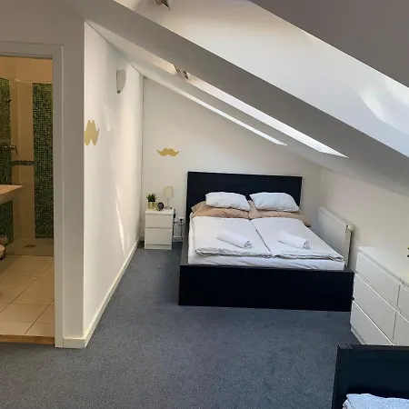 Little Tom Apartment *
