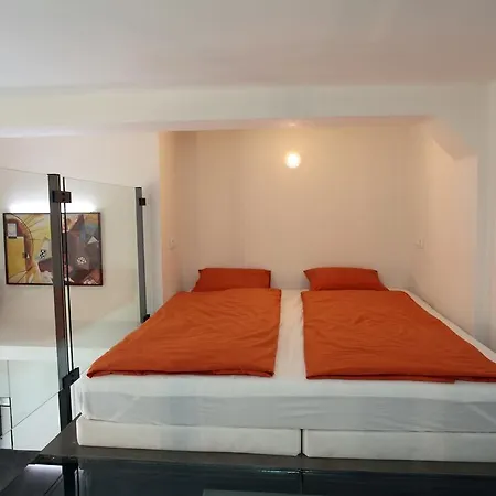 House - The Modern Flat * Prag
