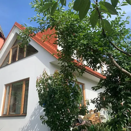 Cosy Family House With Garden, 12 Min From The Center