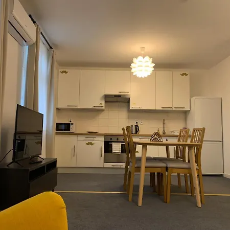 Little Tom Apartman