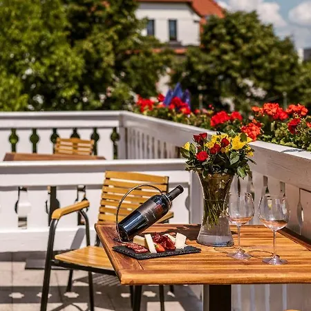 Carl Restaurant&free Parking Prag