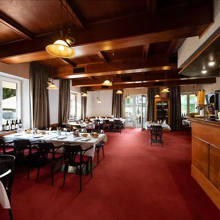 Hotel Carl Restaurant&free Parking