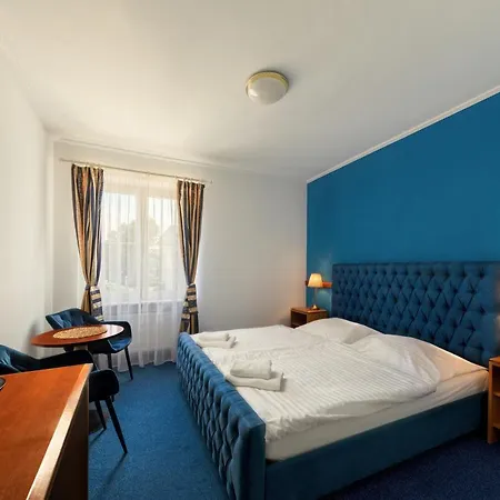 Hotel Carl Restaurant&free Parking