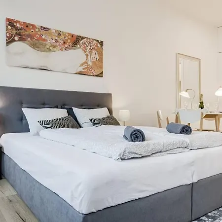 Mala Strana - Historical Center Apartment