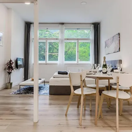 Mala Strana - Historical Center Apartment *
