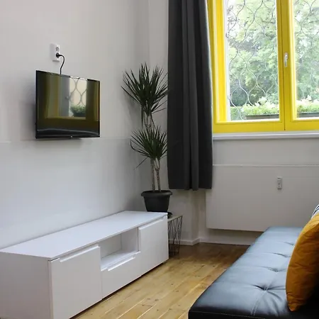 Apartment Lyly - Modern Apartment, Free Parking, Near The Metro *