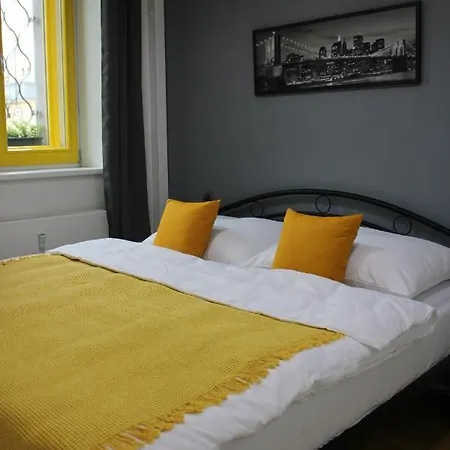 Apartment Lyly - Modern Apartment, Free Parking, Near The Metro Prague