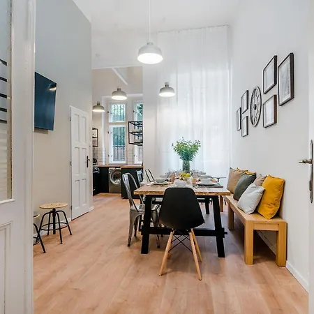 Modern And Huge Apts In Center By Michal&friends