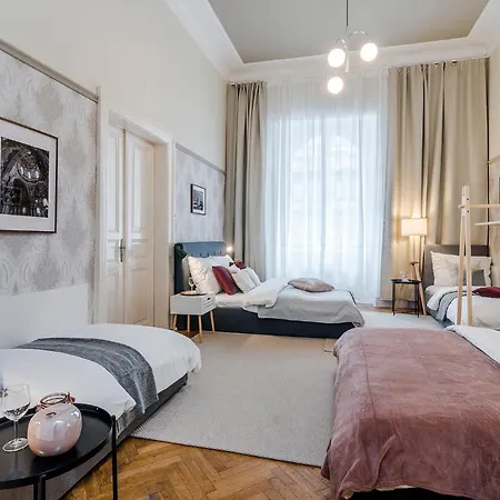 Modern And Huge Apts In Center By Michal&friends *