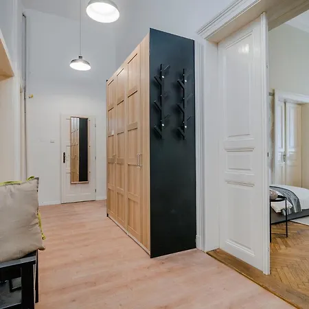 Modern And Huge Apts In Center By Michal&friends Apartment