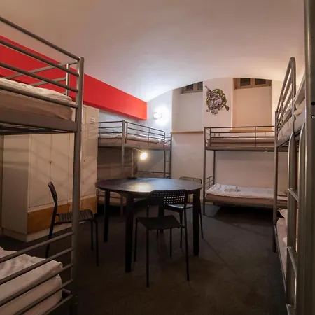 Appartement Party Underground With Pooltable *