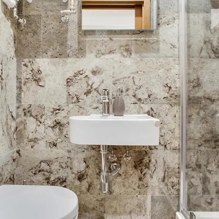 Luxury & Quiet Charming 2bds Near River - Nek2nd Apartamento Praga