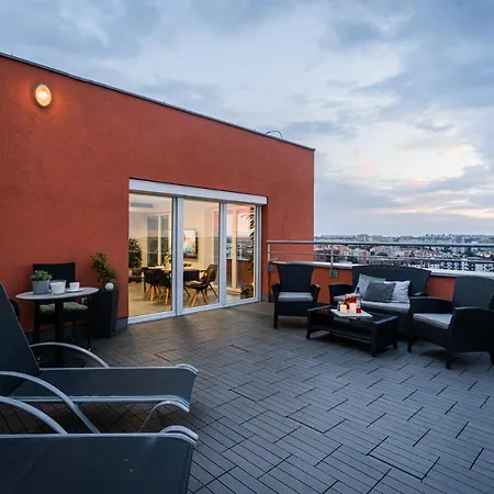 Penthouse Letnanske Zahrady Apartment *