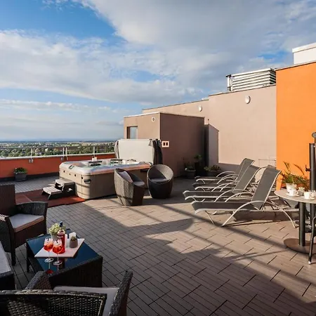Penthouse Letnanske Zahrady Apartment