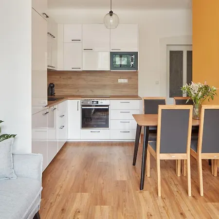 Days - Modern W Easy Access Prague