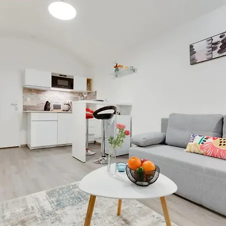 Private Studio By Hosts Apartament