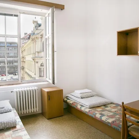 Hostel Dizzy Daisy *